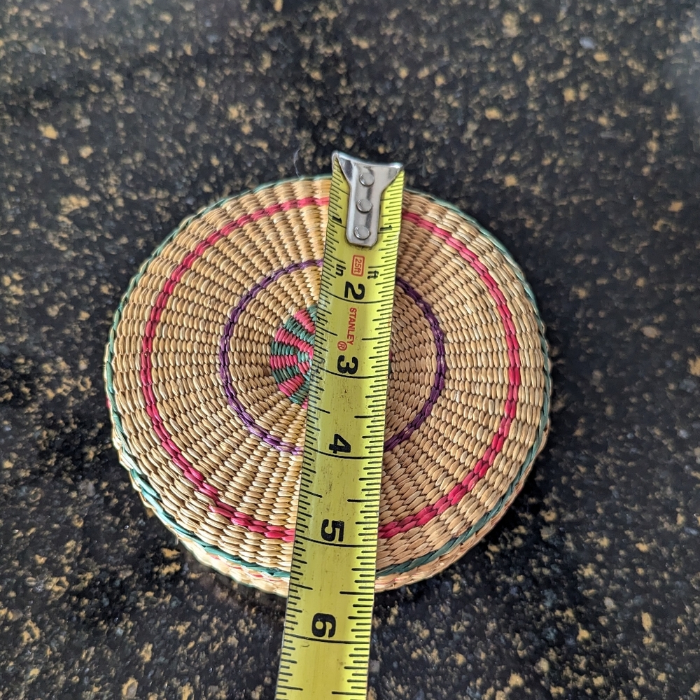 Small Lidded Basket - Picture 3 of 6